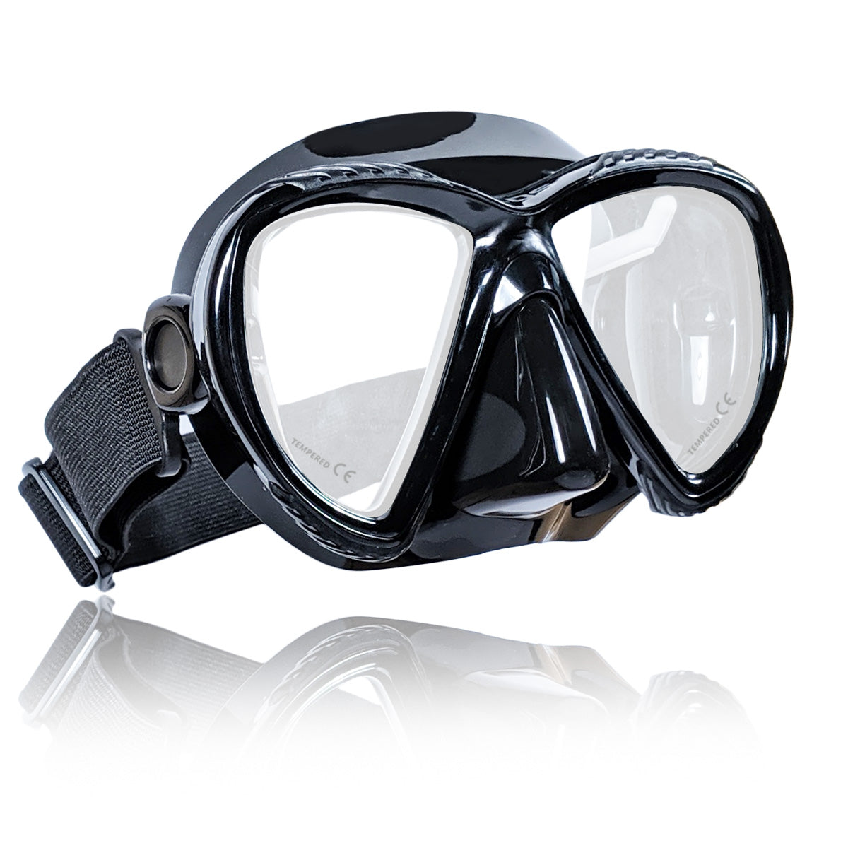 Diver wearing the Tilos Cogito Mask underwater