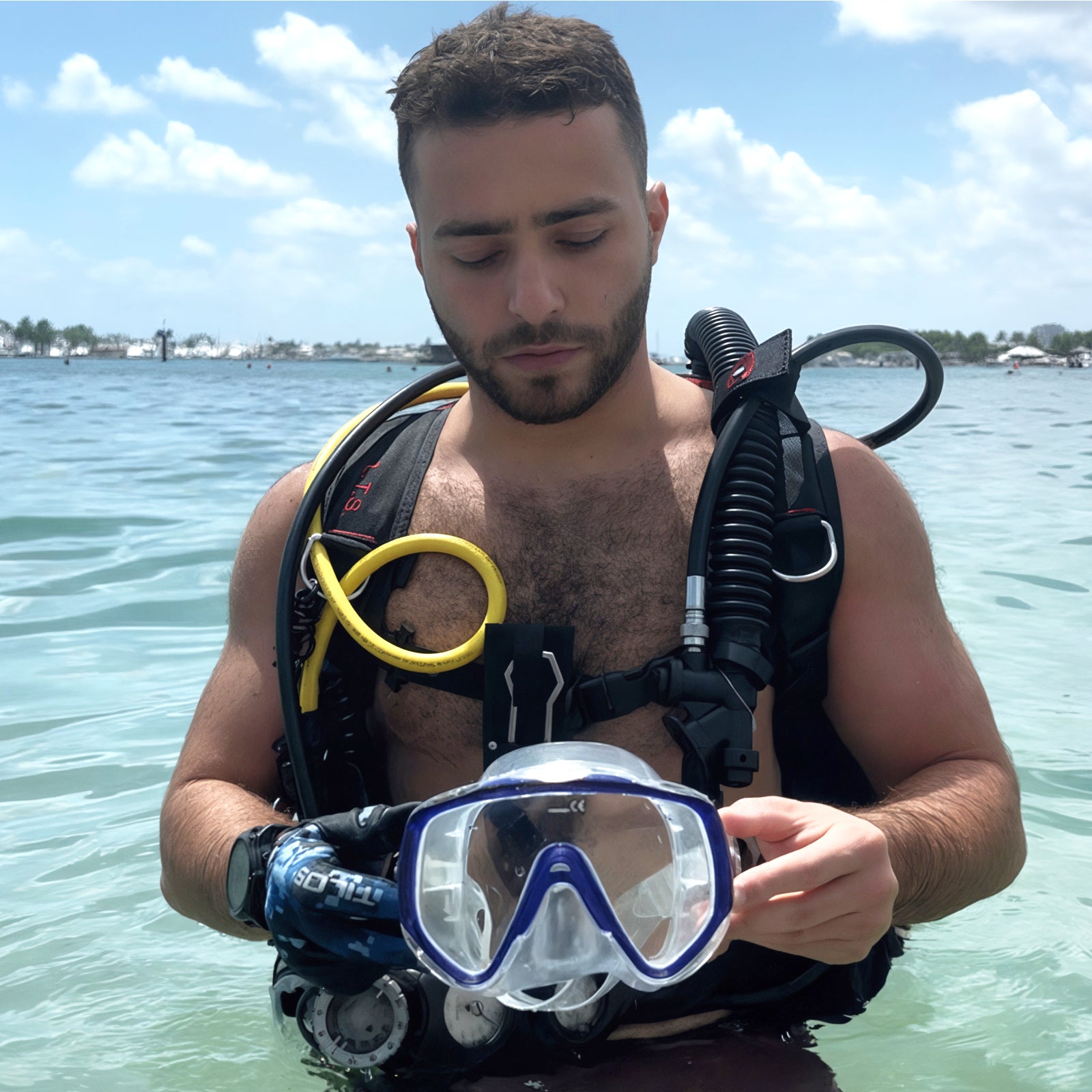 Diver wearing the Tilos Titanica Single Lens Dive Mask underwater