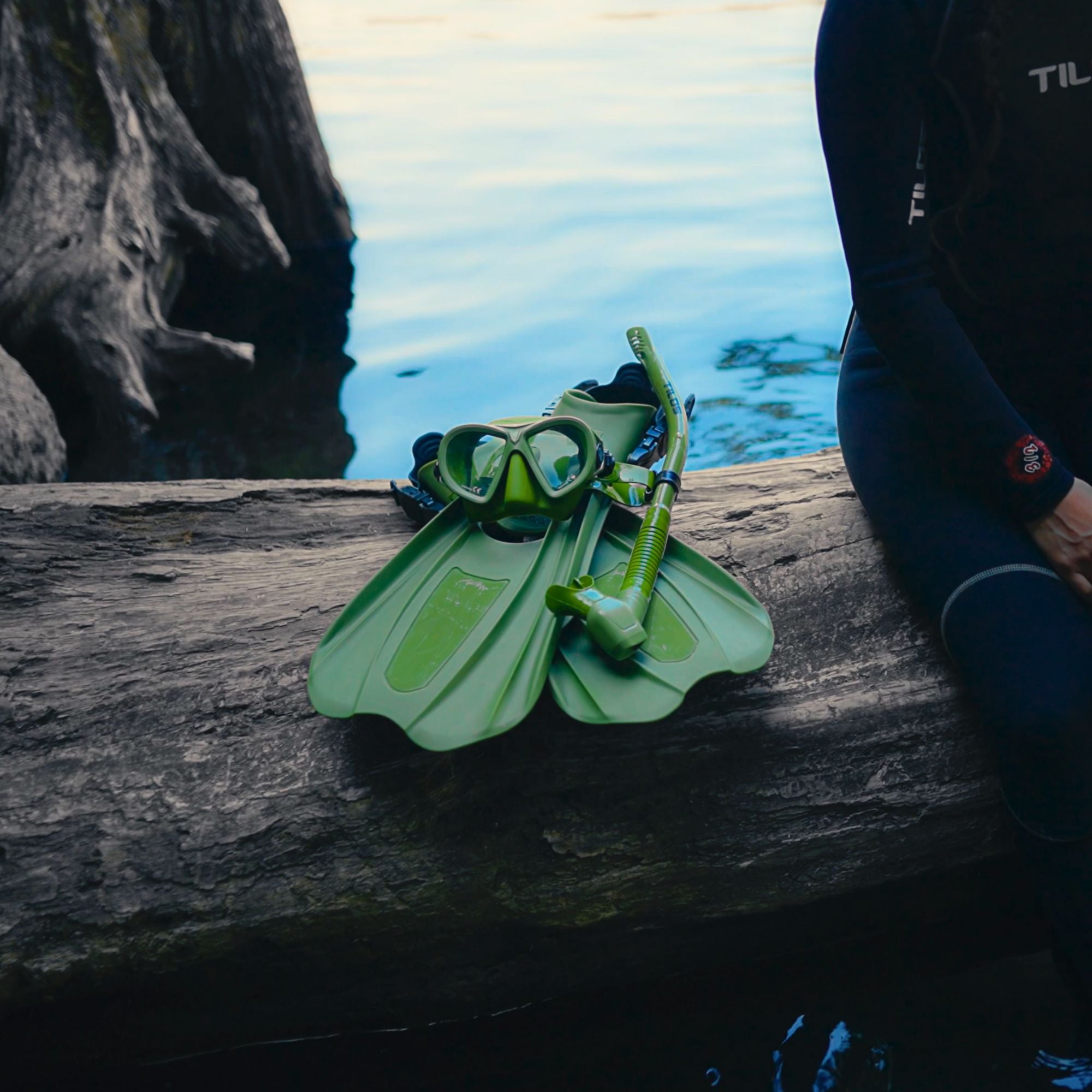Aquastalk Mask with Hi-Flow II Semi-Dry Snorkel and Technix  OH Fins — Tilos