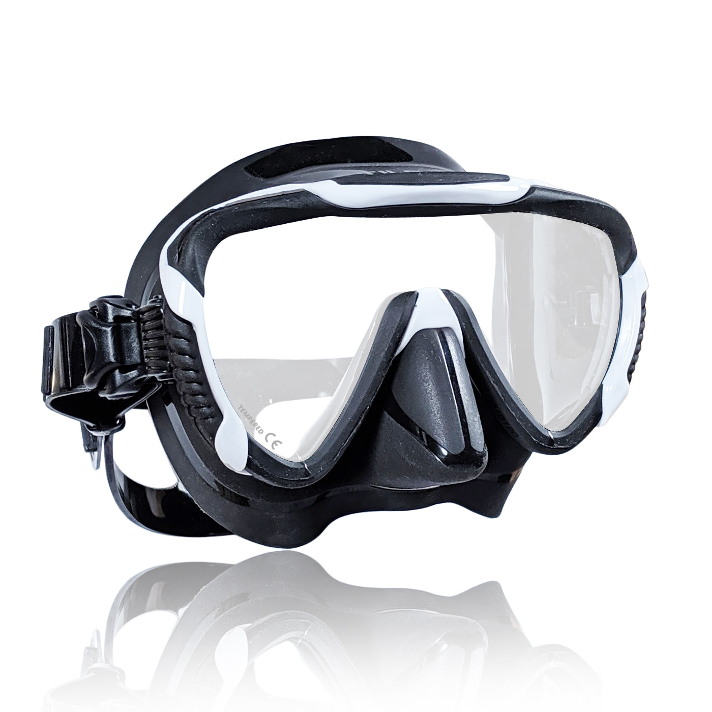 Diver wearing the Tilos Morphi Single Lens Mask underwater